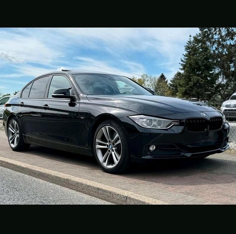 Gebraucht BMW 330 Sport Line 258 PS (189 kW) 2014 Schwarz Limousine