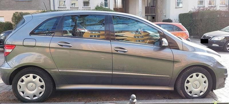 Gebraucht Mercedes B180 109 PS (80 kW) 2008 Grau Van / Kleinbus