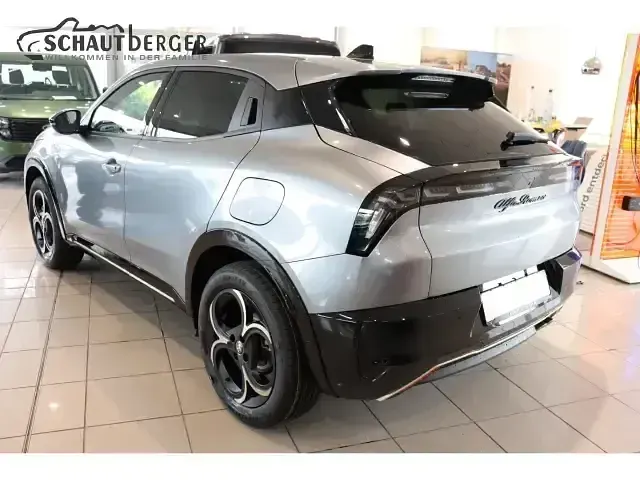 Neu Alfa Romeo Junior 146 PS (107 kW) 2025 Grau SUV