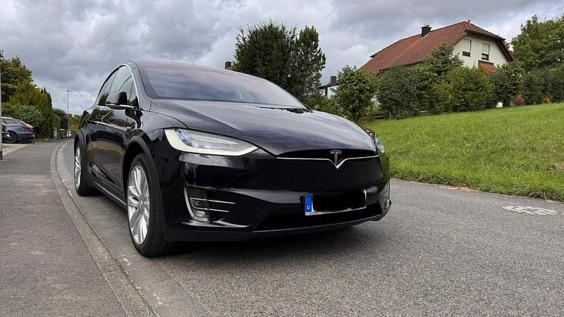 Schwarz Gebraucht 2017 Tesla Model X SUV | 37.864 € (Teuer) - Bild 1/4