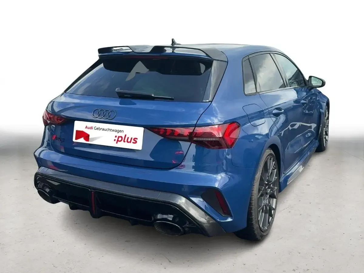 Gebraucht Audi RS3 Sportback Ambiente 400 PS (294 kW) 2025 Ascariblau metallic Kleinwagen