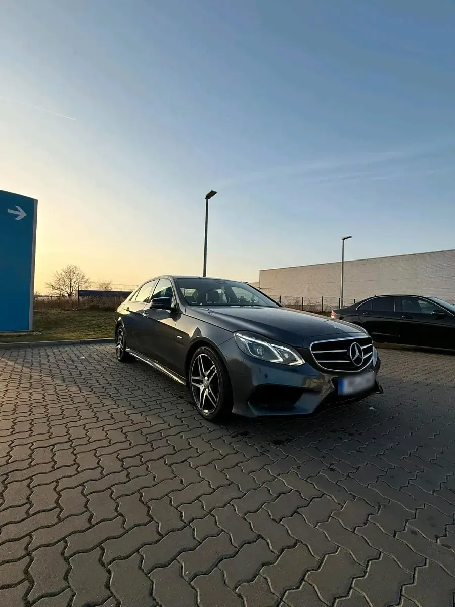 Gebraucht Mercedes E220 AMG line 170 PS (125 kW) 2014 Grau Limousine