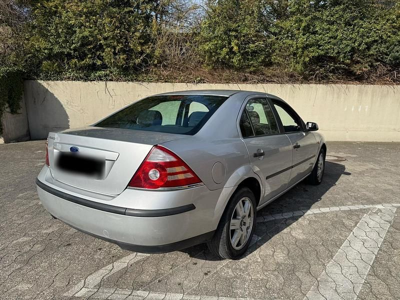 Gebraucht Ford Mondeo 145 PS (106 kW) 2001 Silber Limousine