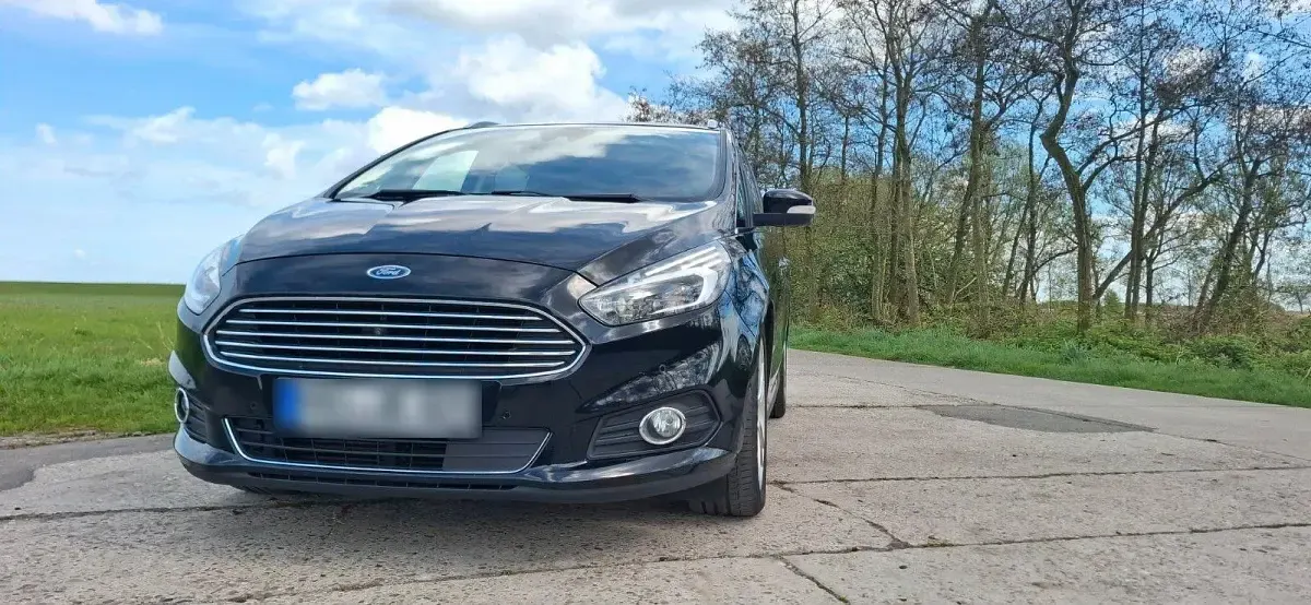 Gebraucht Ford S-MAX Titanium 180 PS (132 kW) 2017 Schwarz Van / Kleinbus