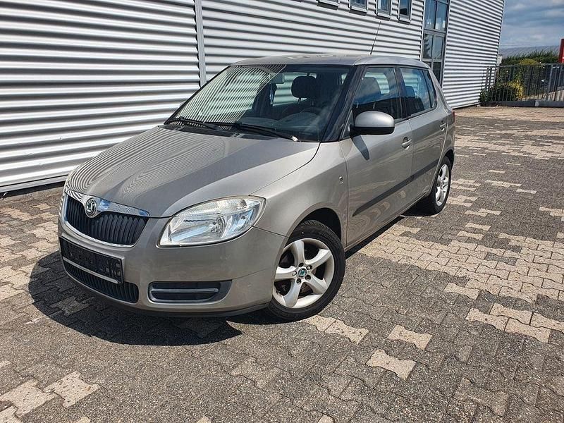 Beige Gebraucht 2007 Skoda Fabia Limousine | 2.899 € (Fairer Preis) - Bild 1/4