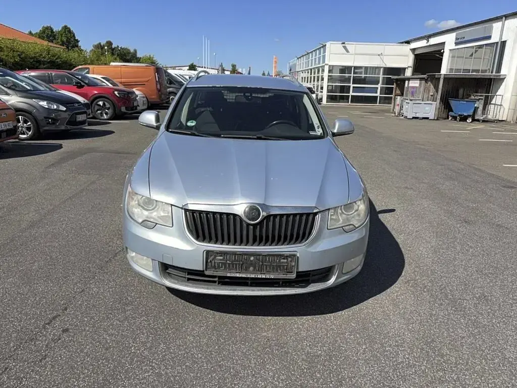 Gebraucht Skoda Superb Elegance 160 PS (117 kW) 2010 Grau Kombi