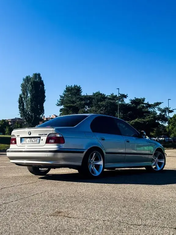 Gebraucht BMW 523 Performance 170 PS (125 kW) 1999 Silber Limousine