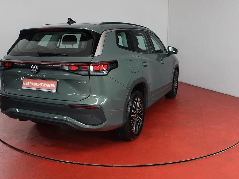 Gebraucht VW Tayron Life 150 PS (110 kW) 2025 Cipressinogrün metallic SUV