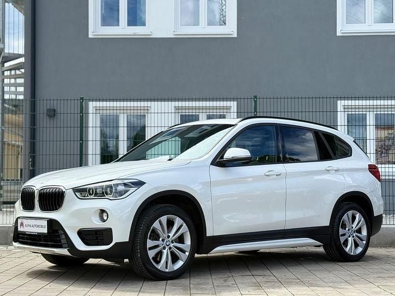 Mineralweiss Gebraucht 2018 BMW X1 Sport Line SUV | 23.990 € (Guter Preis) - Bild 1/4
