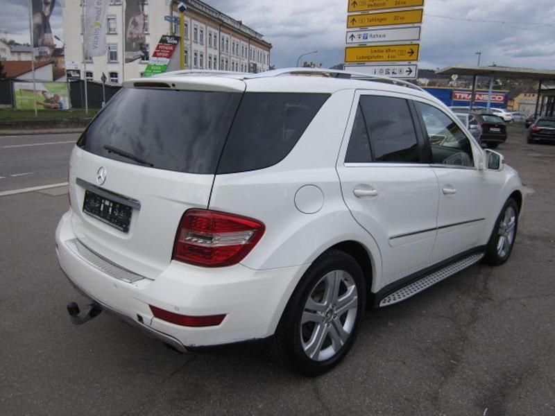 Gebraucht Mercedes ML350 231 PS (169 kW) 2010 Weiß SUV