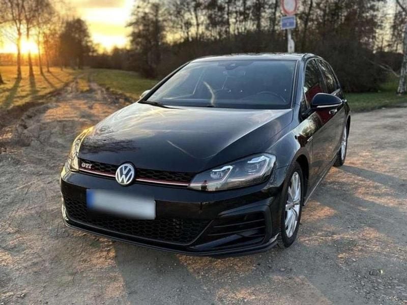 Second-hand VW Golf VII GTI 230 CP (169 kW) 2017 Negru Hatchback