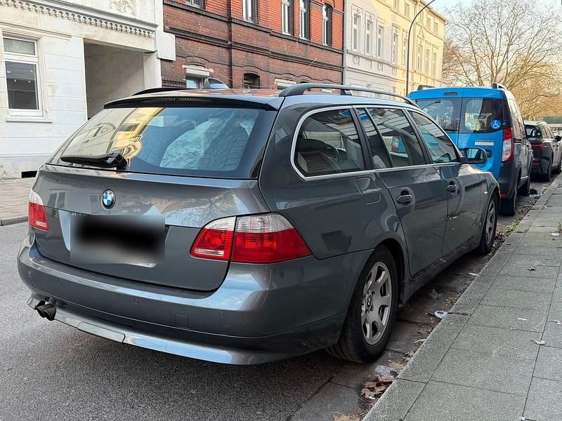 Gebraucht BMW 525 177 PS (130 kW) 2005 Grau Kombi