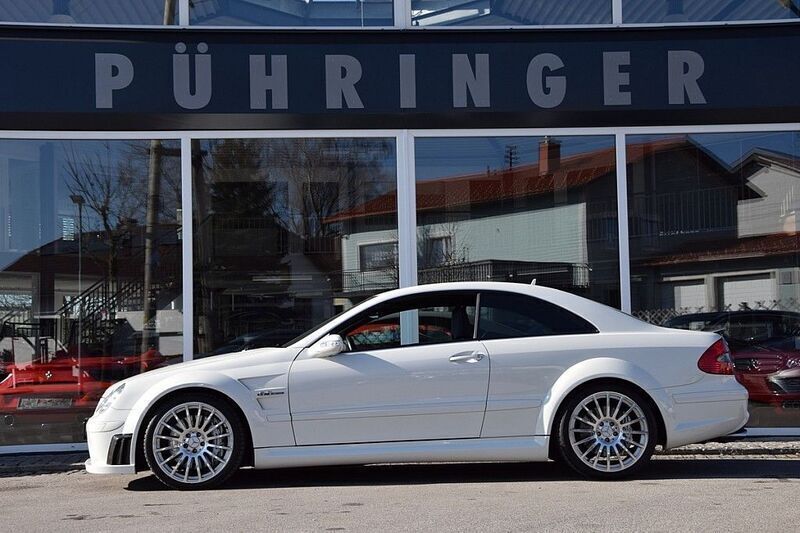 Weiß Gebraucht 2008 Mercedes CLK63 AMG AMG | 94.900 € - Bild 1/4