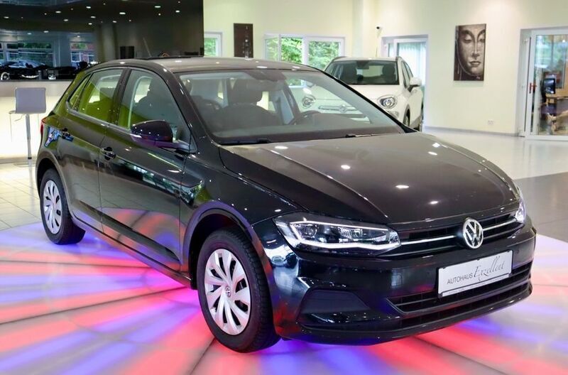 Gebraucht VW Polo Comfortline 90 PS (66 kW) 2019 Deep black perleffekt Kleinwagen