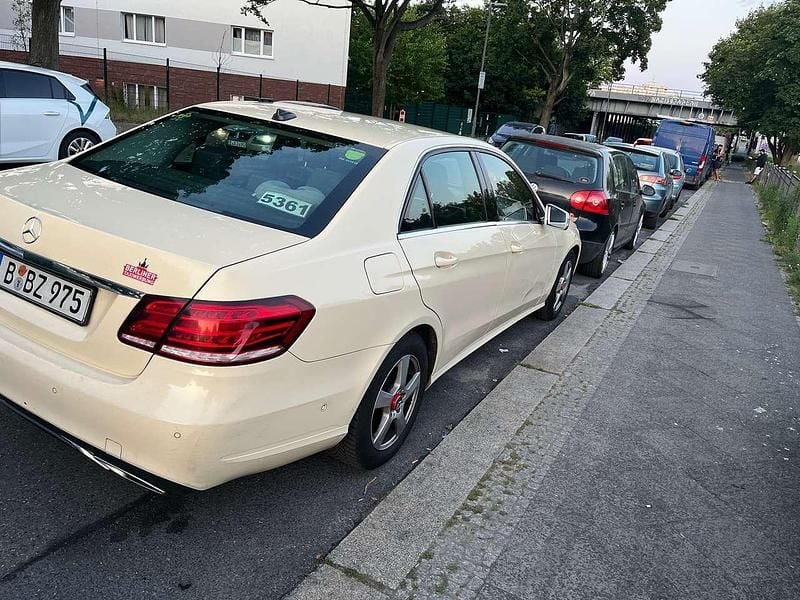 Usata Mercedes 220 150 CV (110 kW) 2016 Giallo Berlina