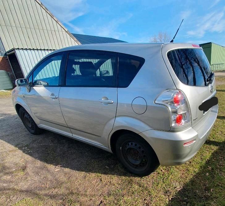 Gebraucht Toyota Corolla Verso Team 129 PS (94 kW) 2009 Silber Van / Kleinbus