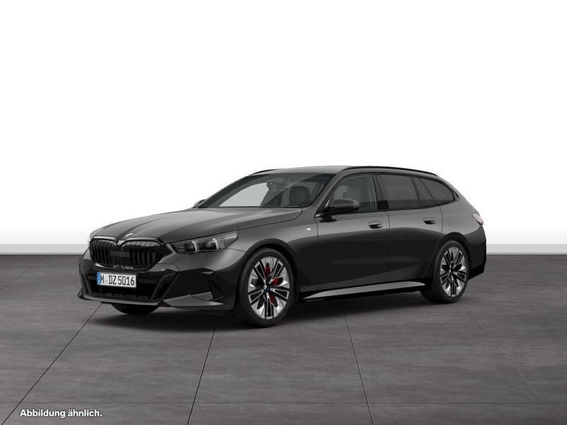 Grau Gebraucht 2025 BMW 540 Kombi | 72.869 € (Teuer) - Bild 1/2