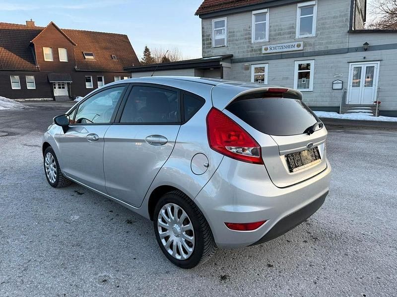 Gebraucht Ford Fiesta Trend 82 PS (60 kW) 2012 Grau Limousine