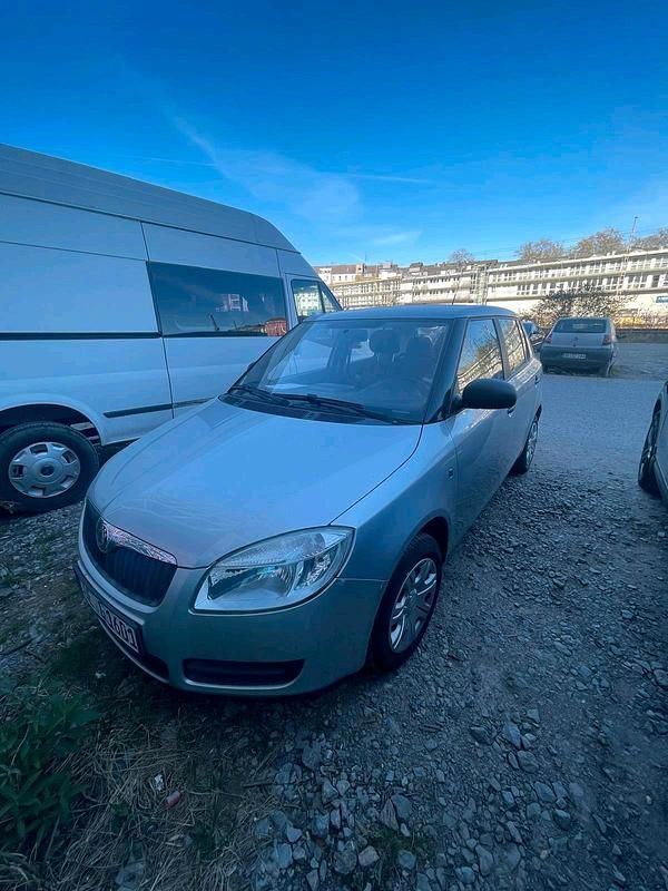 Grau Gebraucht 2008 Skoda Fabia Kleinwagen | 2.950 € (Guter Preis) - Bild 1/3