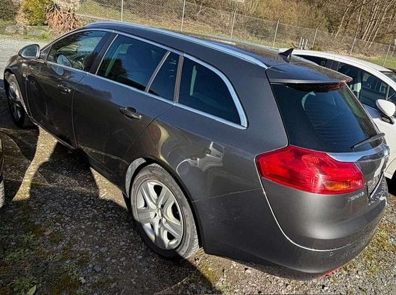 Gebraucht Opel Insignia Edition 160 PS (117 kW) 2011 Karbongrau Kombi