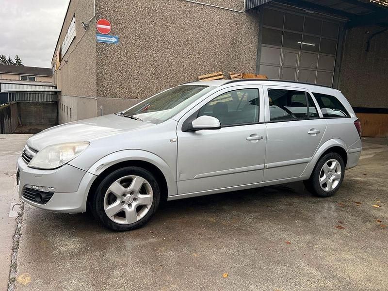 Silber Gebraucht 2008 Opel Astra Edition Limousine | 1.800 € (Etwas zu teuer) - Bild 1/4