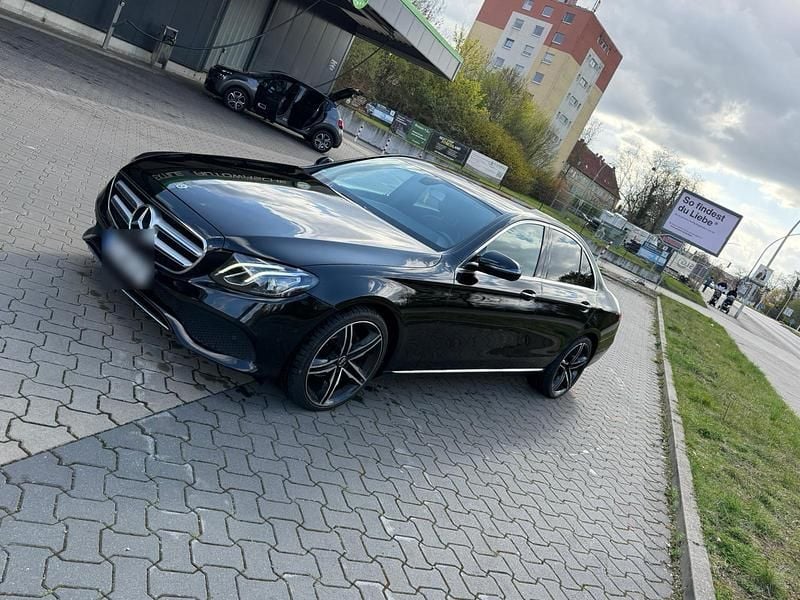 Second-hand Mercedes E220 194 CP (142 kW) 2018 Negru Berlinǎ