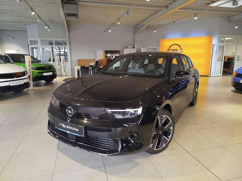 Neu Opel Astra Basis 114 kW (156 PS) 2026 Lackierung schwarz perla nera/typ aussenverkleidung metallic perlmutt Kombi