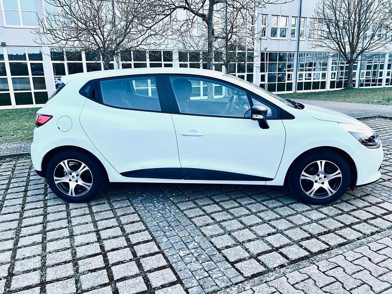 Gebraucht Renault Clio IV 73 PS (53 kW) 2015 Weiß Kleinwagen