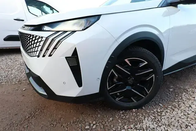 Neu Peugeot 3008 Allure 145 PS (106 kW) 2026 Okenite weiss metallic okenite weiss metallic SUV