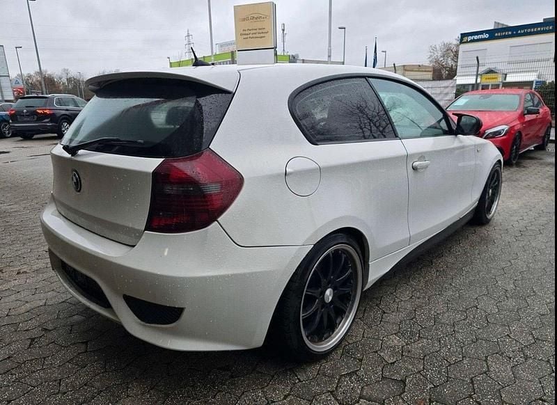 Gebraucht BMW 116 122 PS (89 kW) 2010 Weiß Kleinwagen