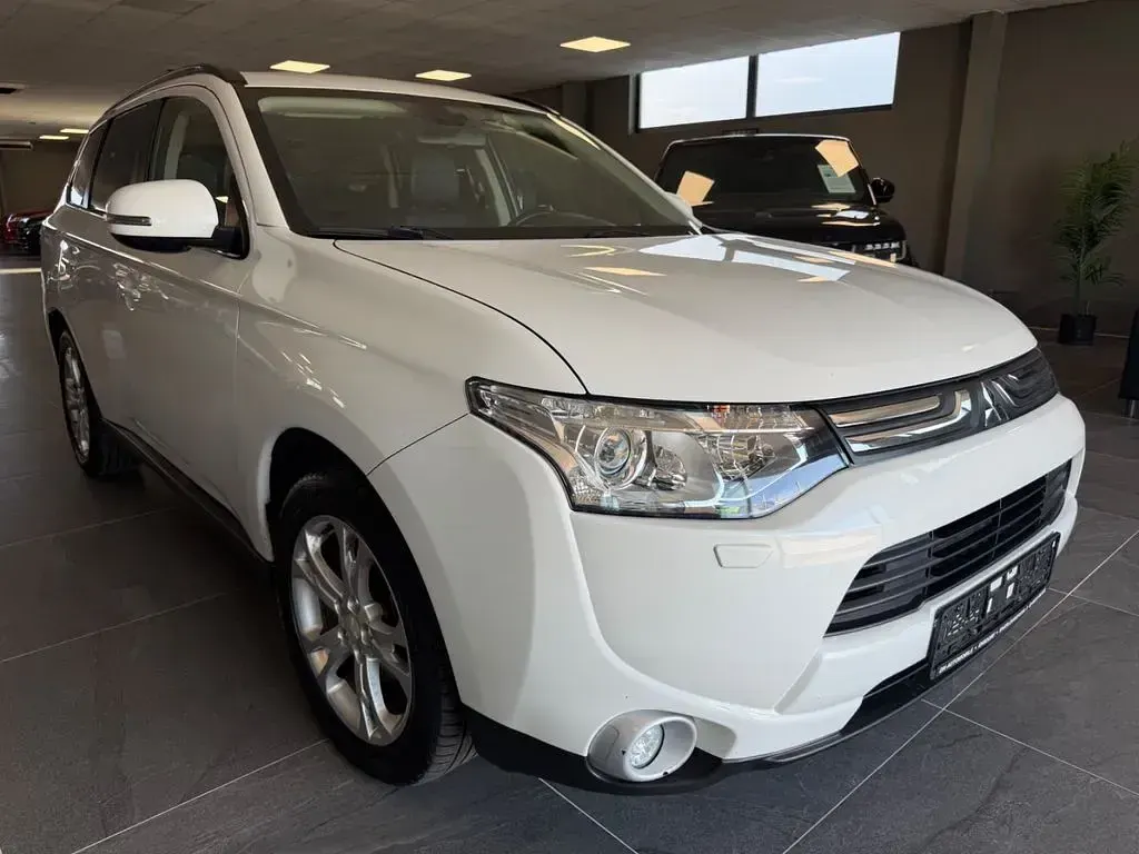 Gebraucht Mitsubishi Outlander Intense 150 PS (110 kW) 2014 Weiß SUV
