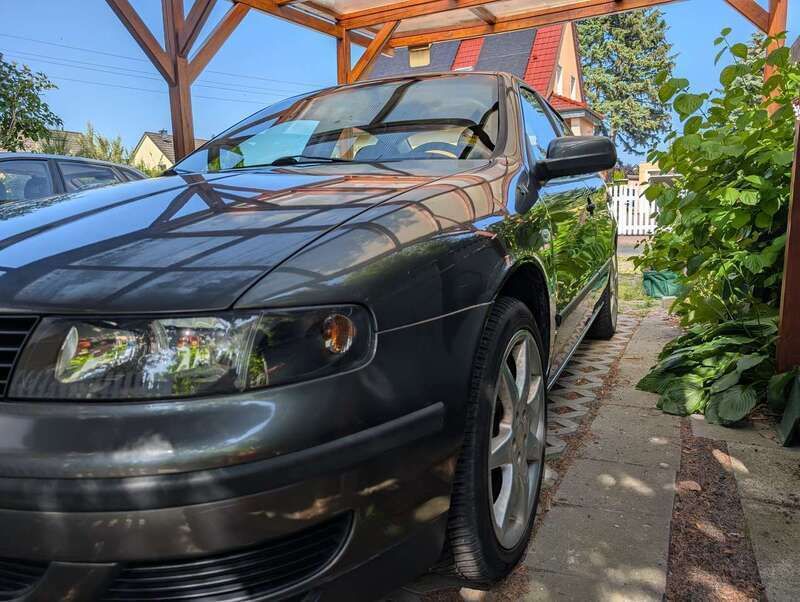Grau Gebraucht 2002 Seat Toledo Stella Limousine | 1.900 € (Fairer Preis) - Bild 1/4
