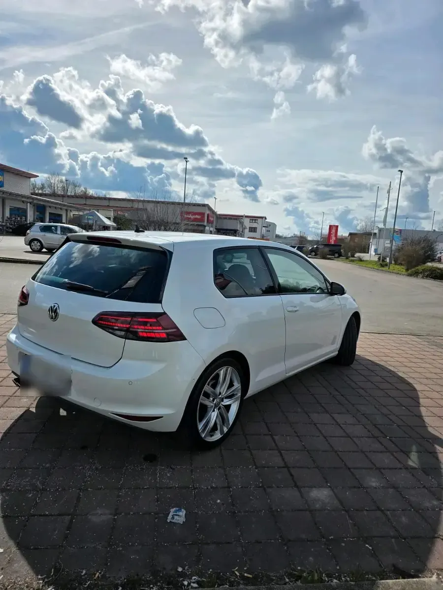 Gebraucht VW Golf VII 140 PS (102 kW) 2013 Weiß Kleinwagen