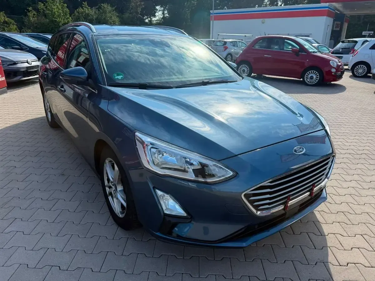 Gebraucht Ford Focus Cool & Connect 125 PS (91 kW) 2018 Blau Limousine