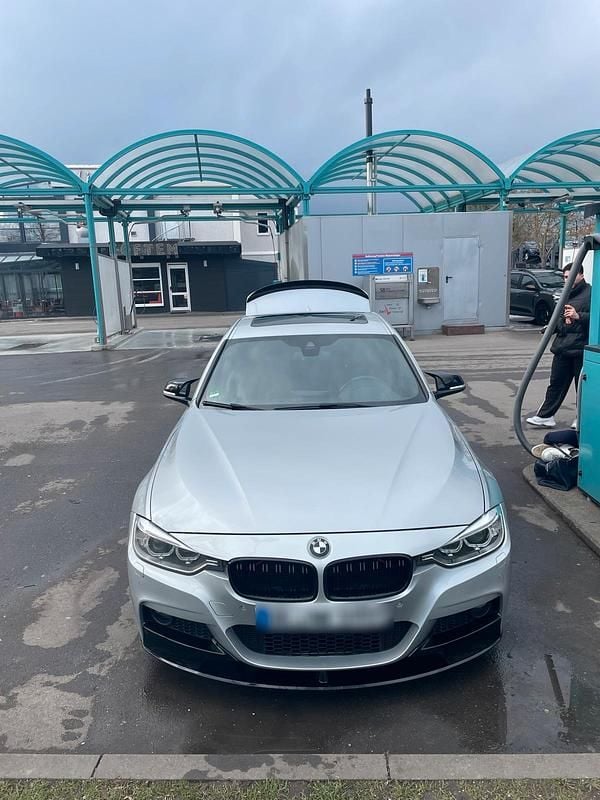 Silber Gebraucht 2014 BMW 330 Limousine | 14.300 € (Fairer Preis) - Bild 1/4