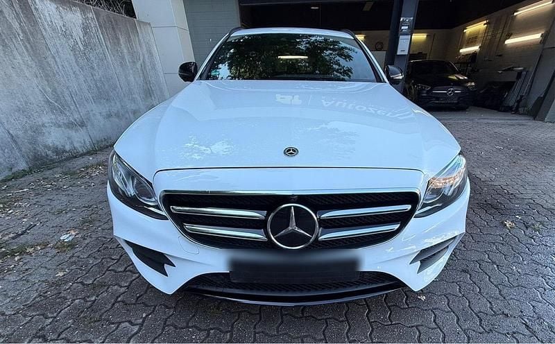 Weiß Gebraucht 2019 Mercedes E300 AMG Kombi | 20.000 € (Guter Preis) - Bild 1/4
