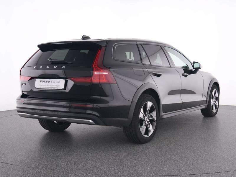Gebraucht Volvo V60 CC Plus 197 PS (144 kW) 2023 Andere farbe Kombi