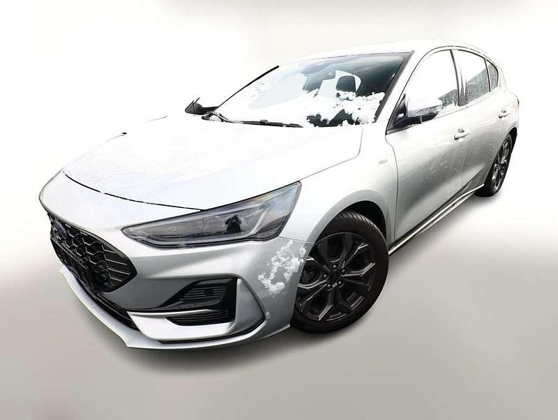 Polar silber metallic Gebraucht 2023 Ford Focus ST-Line Limousine | 20.200 € (Superpreis) - Bild 1/4