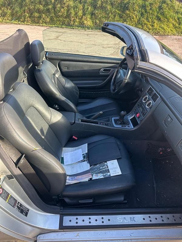 Gebraucht Mercedes SLK230 193 PS (141 kW) 2002 Silber Cabrio