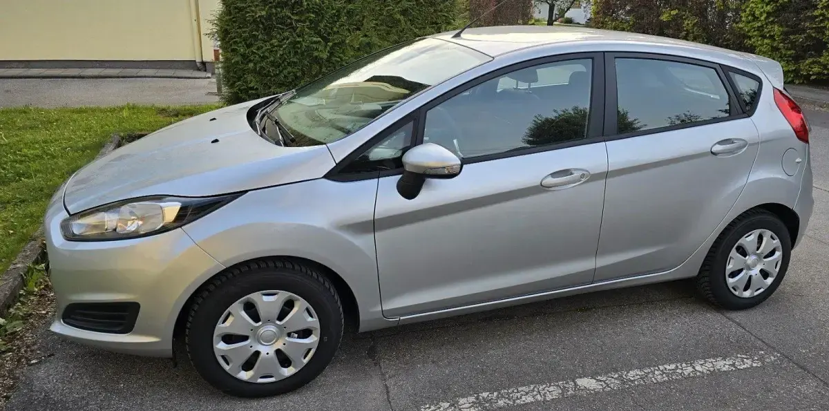 Gebraucht Ford Fiesta Trend 95 PS (69 kW) 2013 Silber Limousine
