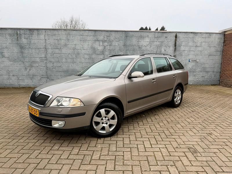 Beige Gebraucht 2007 Skoda Octavia Kombi | 2.500 € (Etwas zu teuer) - Bild 1/4