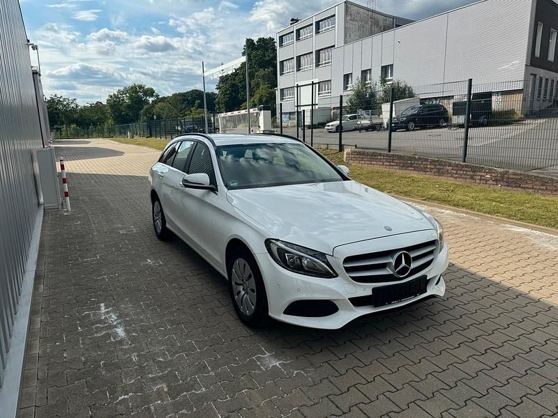 Weiß Gebraucht 2016 Mercedes C180 Kombi | 14.240 € (Superpreis) - Bild 1/4