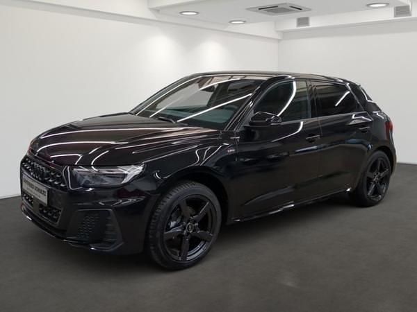 Schwarz (mythosschwarz metallic) Neu 2025 Audi A1 Sportback S-Line Kleinwagen | 27.970 € (Guter Preis) - Bild 1/4