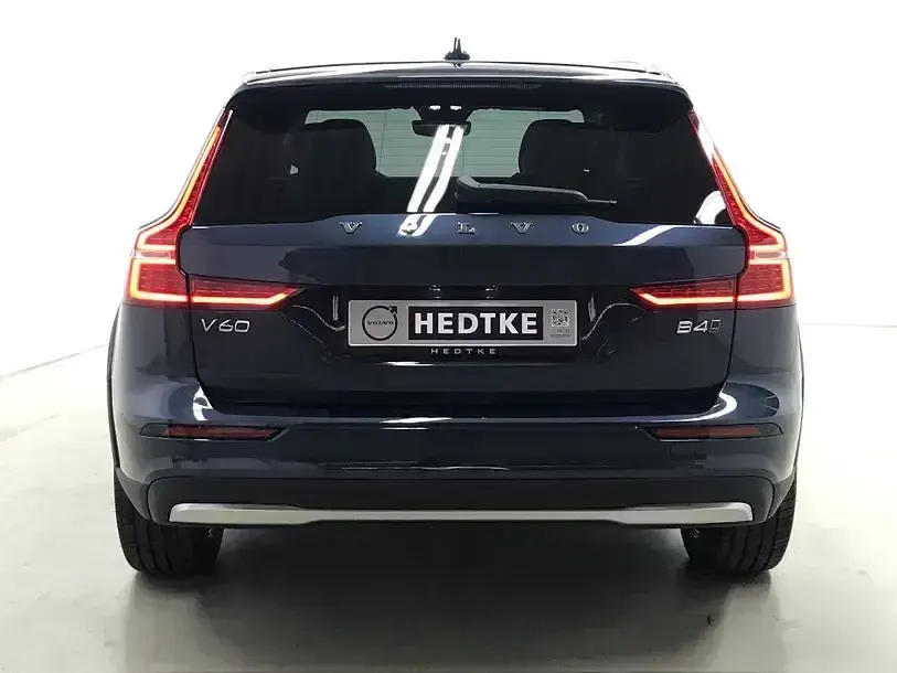Gebraucht Volvo V60 CC Ultimate 197 PS (144 kW) 2023 Denim blue / Kombi