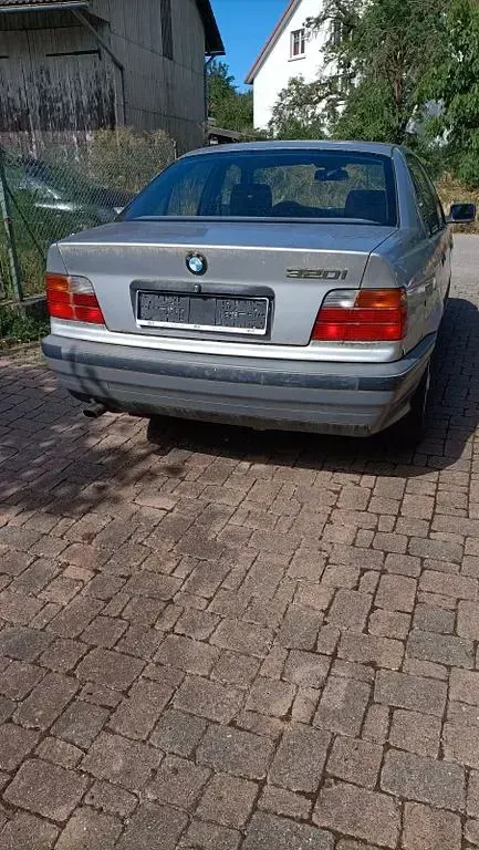 Gebraucht BMW 320 150 PS (110 kW) 1991 Silber Limousine