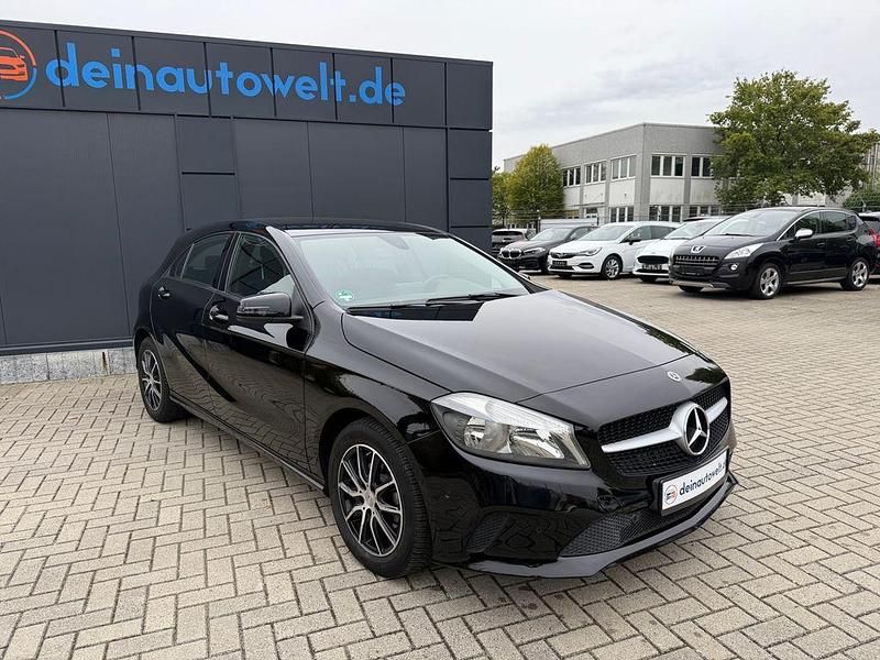 Schwarz Gebraucht 2017 Mercedes A180 Limousine | 17.400 € (Fairer Preis) - Bild 1/4