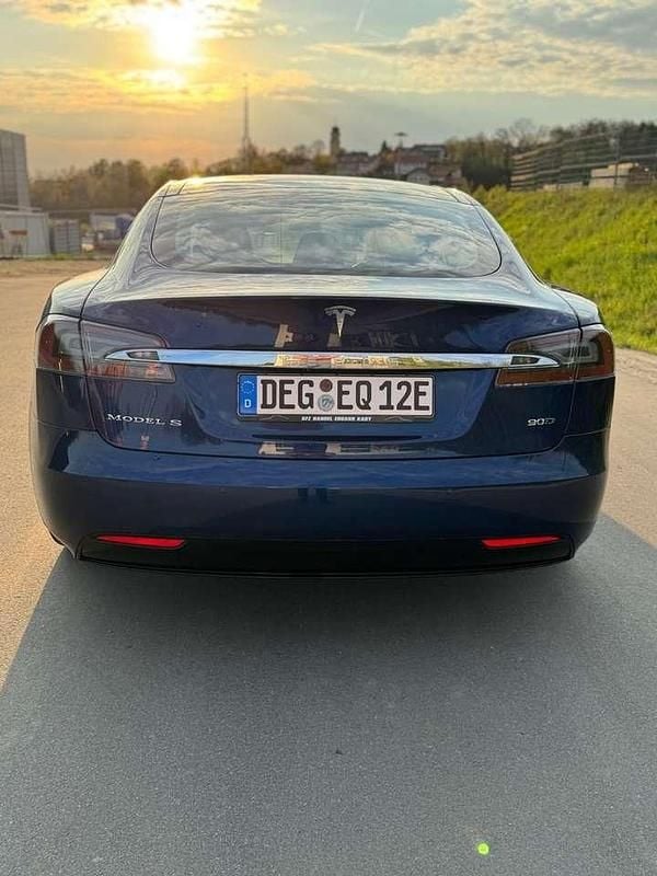 Second-hand Tesla Model S 386 kW (525 CP) 2017 Albastru Hatchback