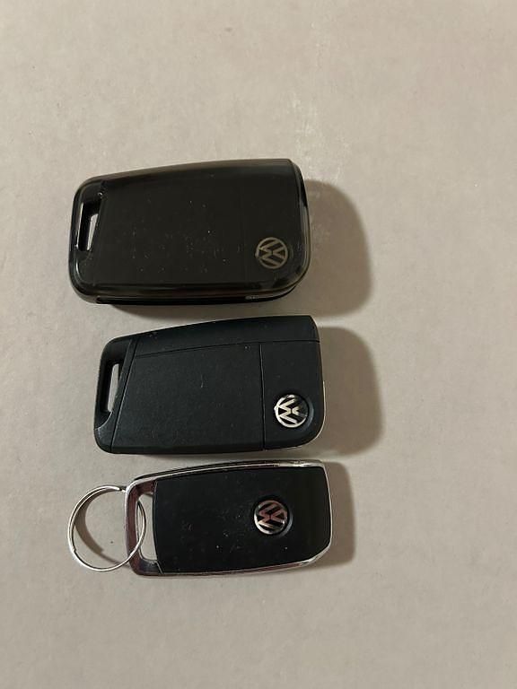 Gebraucht VW Golf VII 116 PS (85 kW) 2019 Rot Limousine