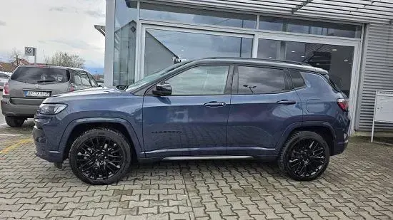 Second-hand Jeep Compass 241 CP (177 kW) 2022 Albastru SUV