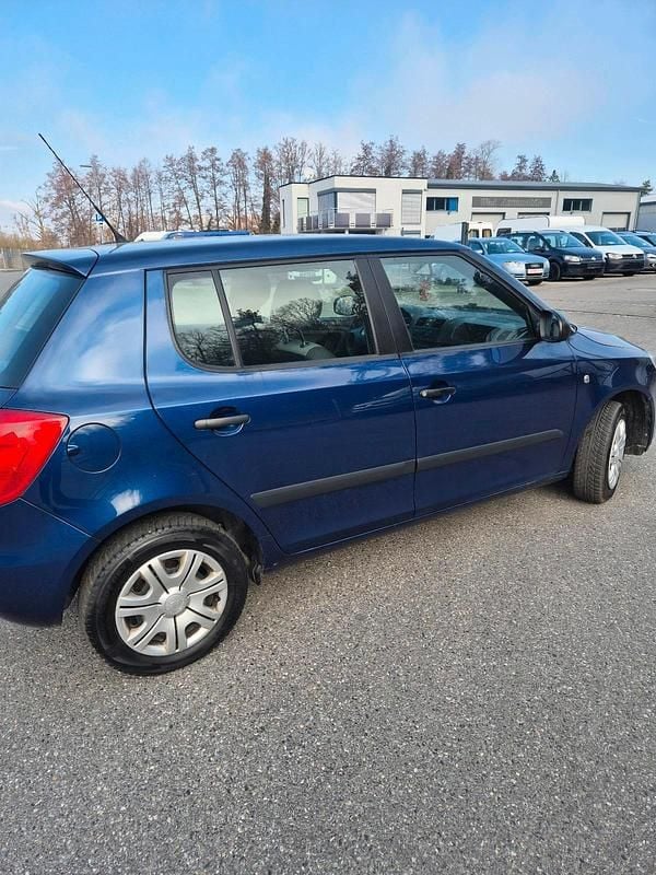 Gebraucht Skoda Fabia 60 PS (44 kW) 2009 Blau Kleinwagen
